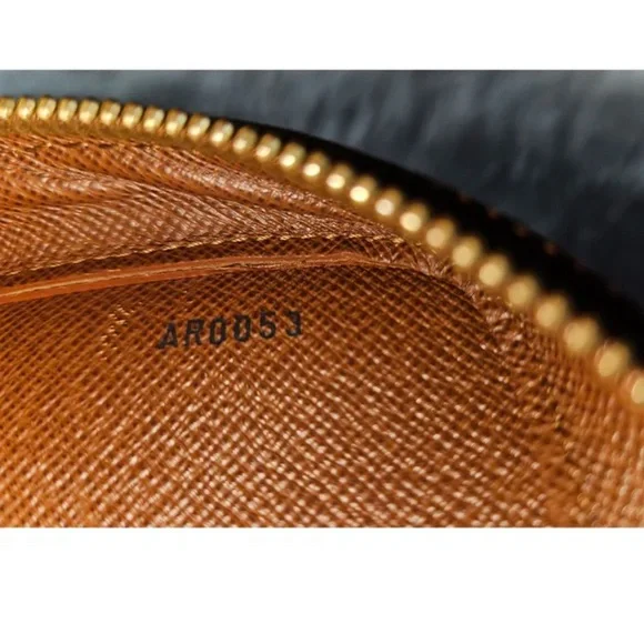 Louis Vuitton Pochette Orsay leather clutch bag ~ Never worn, VINTAGE - Picture 16 of 16